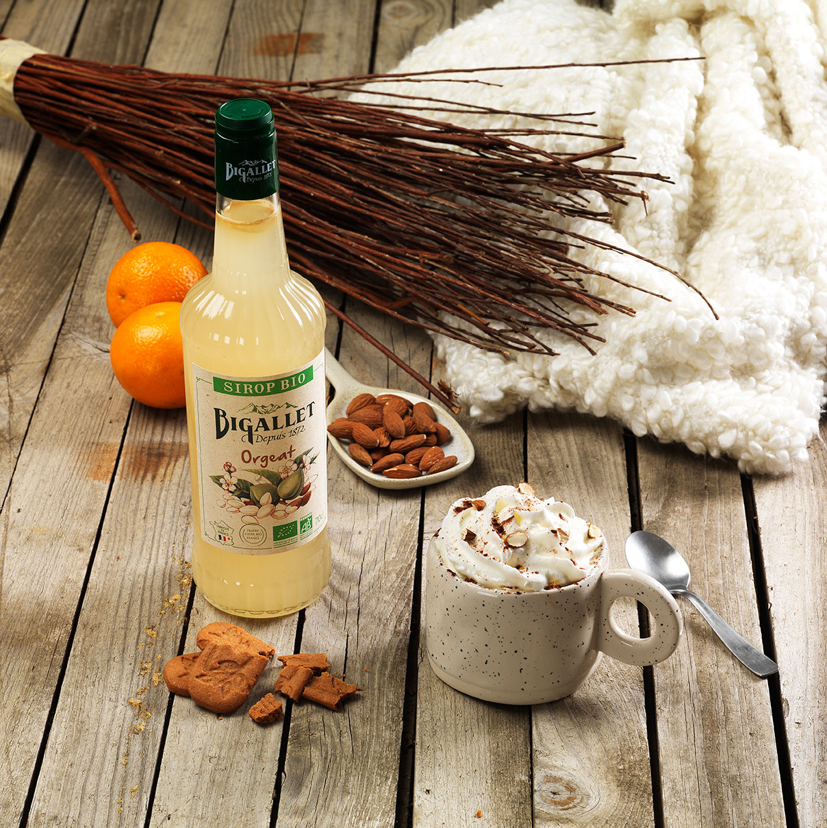 Warme chocolademelk met amandel