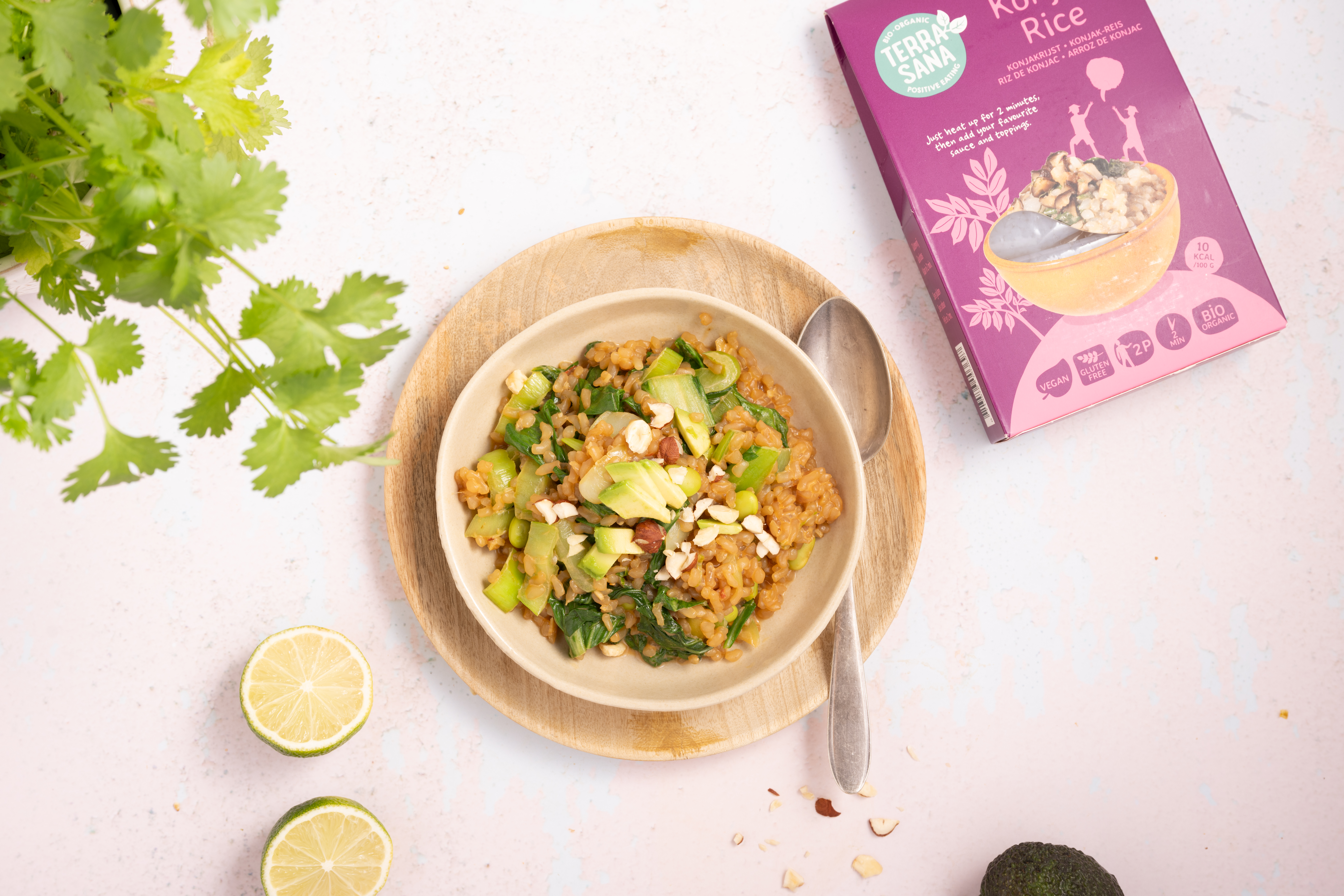 Konjac-rijst met snelle pindasaus