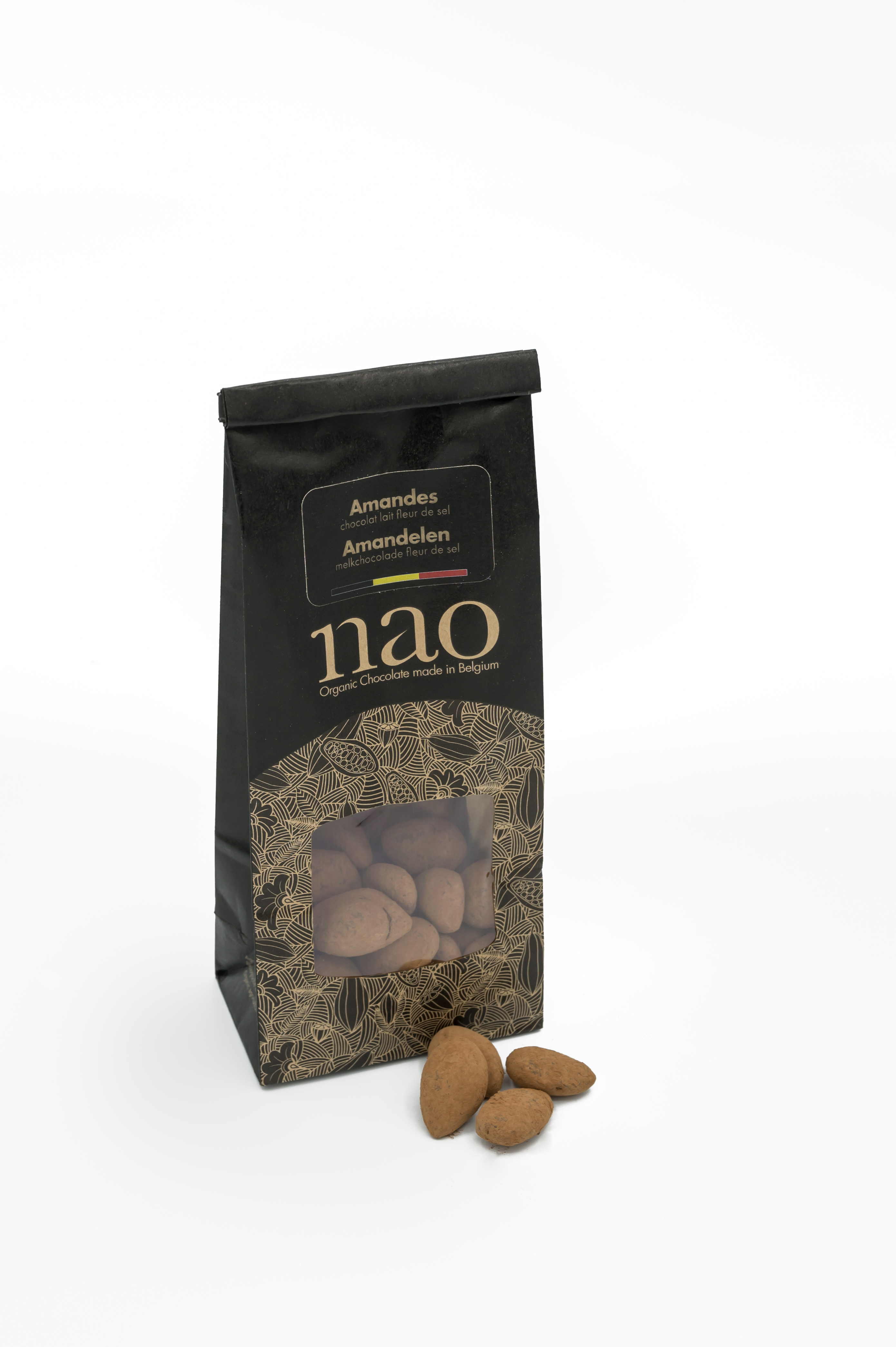 Nao Amandelen omhuld melkchocolade 45% bio 100g